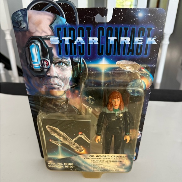 1996 Star Trek First Contact Dr Beverly Crusher Chef Medical Officer Figure - Picture 12 of 12